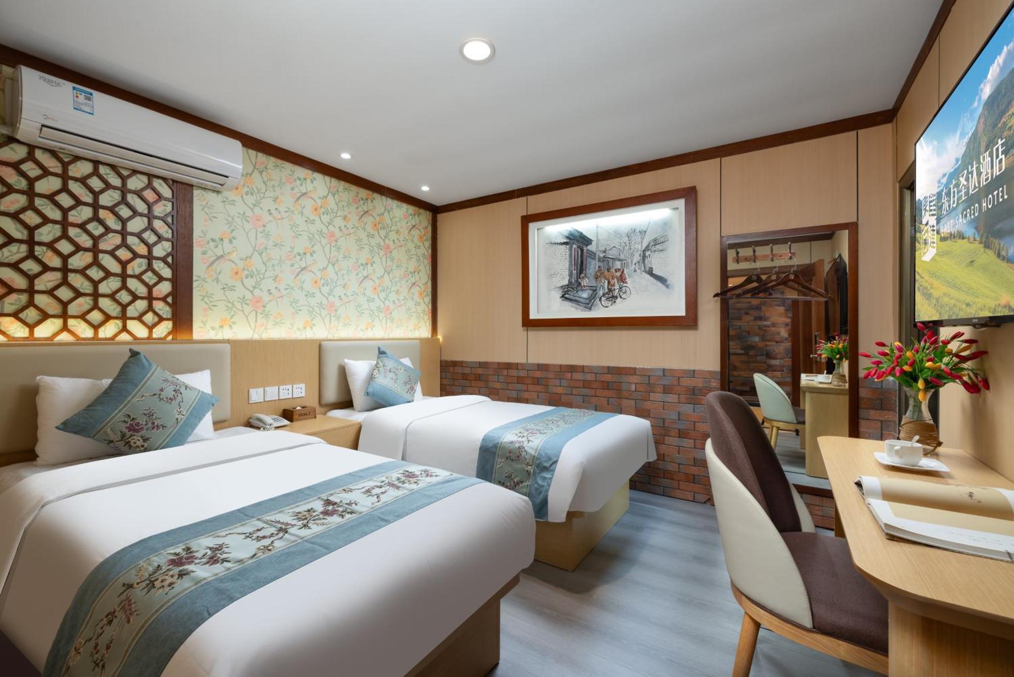 The East Hotel-Very Close To The Drum Tower,The Lama Temple,Houhai Bar Street,And The Forbidden City,There Are Many Old Beijing Traditional Hutongs Around The Hotel ,Experience The Culture Of Old Beijing Hutongs,Near Exit A Of Shichahai On Metro Line Exterior foto