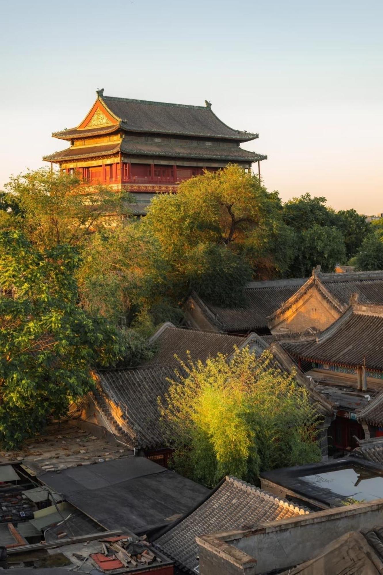 The East Hotel-Very Close To The Drum Tower,The Lama Temple,Houhai Bar Street,And The Forbidden City,There Are Many Old Beijing Traditional Hutongs Around The Hotel ,Experience The Culture Of Old Beijing Hutongs,Near Exit A Of Shichahai On Metro Line Exterior foto